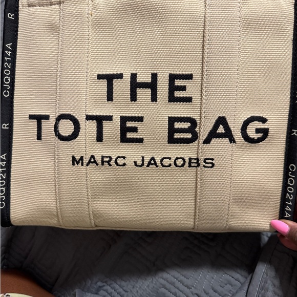 Marc Jacobs Handbags - Marc Jacobs Tan Tote Bag Classic Canvas Design